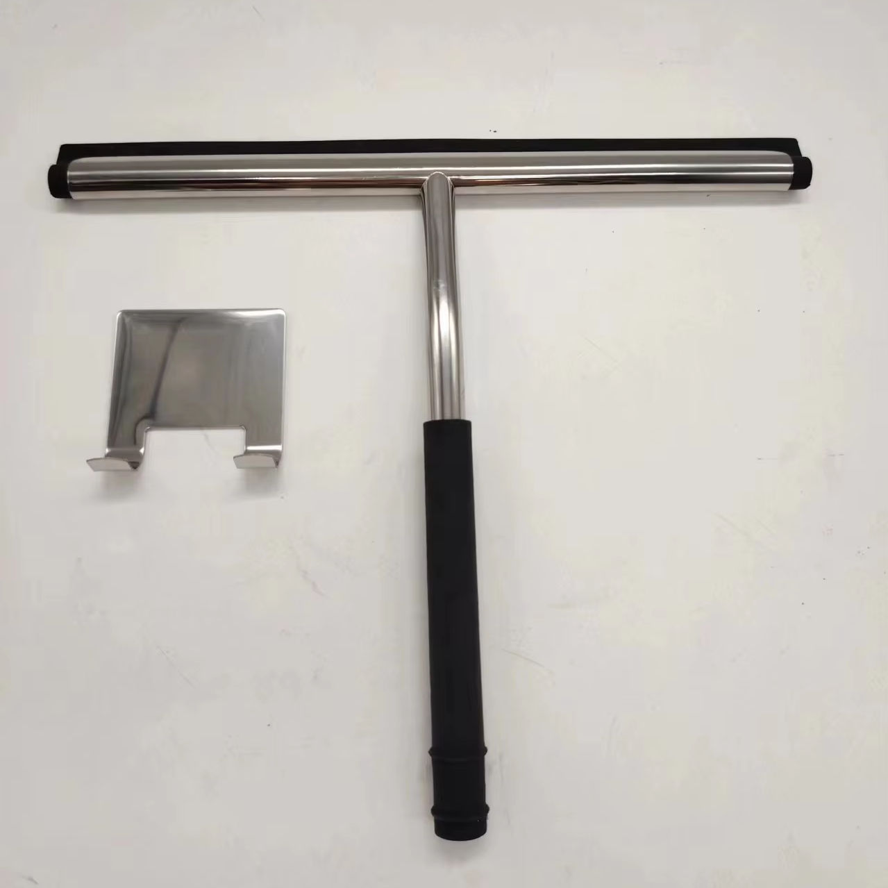 Schwarzer Fensterglaswischer mit 3M -Kleber -Haken -Dusch -Rakel mit Silikongriff