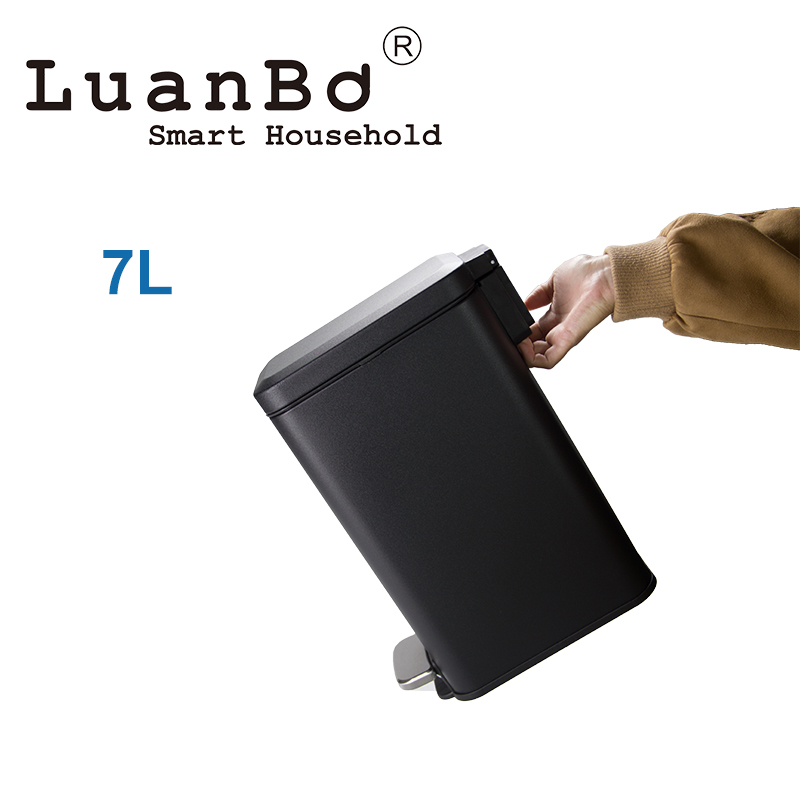 Rechteckiger schwarzer 7-Liter-Mülleimer mit Treteimer im schlanken Design und Soft-Close-Deckel für das Badezimmer