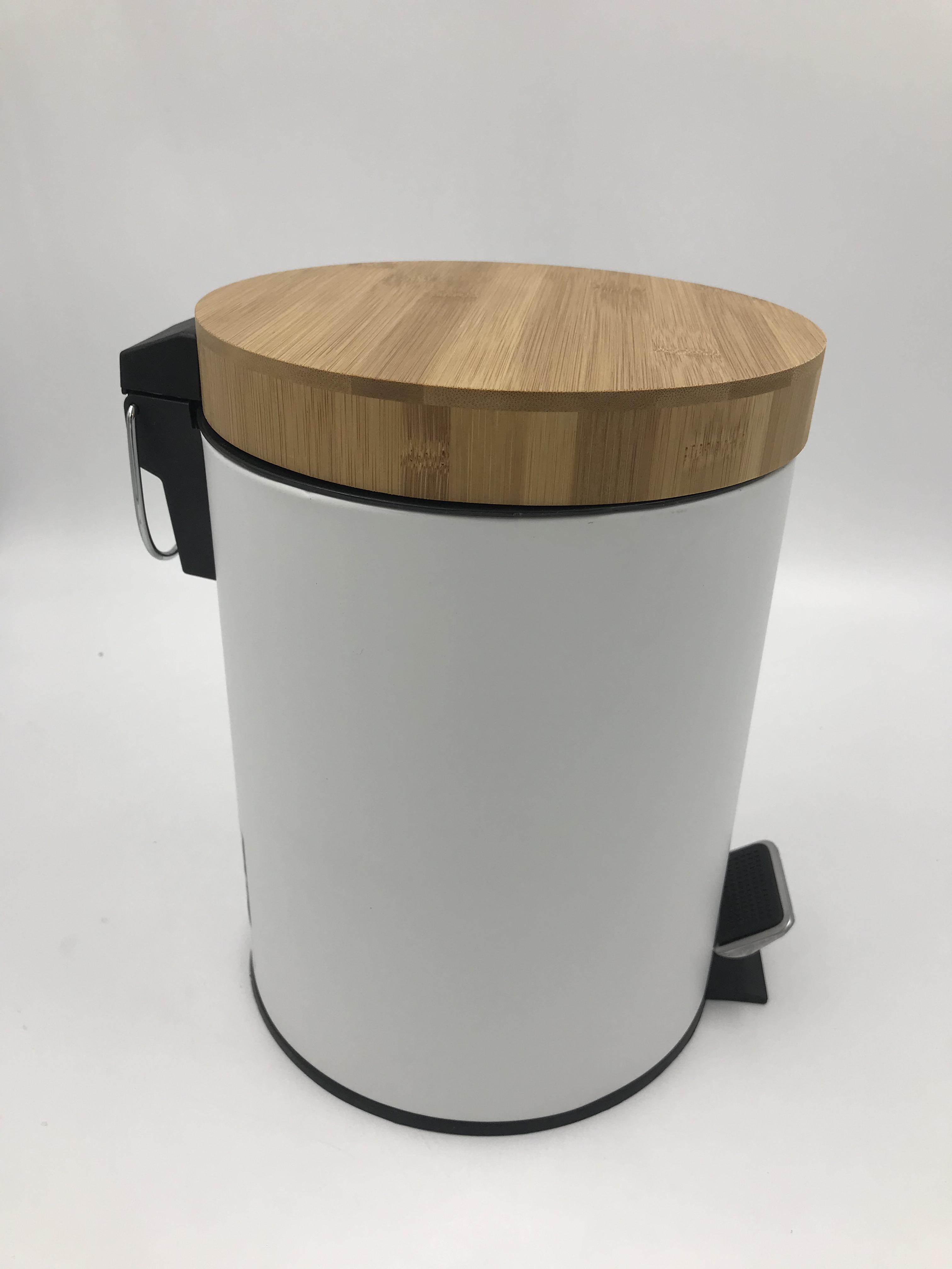 Neues Design kleiner gebürsteter weißer runder Stahl -Badezimmer -Mülleimer mit Pedal Bambusdeckel Weiche Close Recycling entfernbarer Innenbehälter