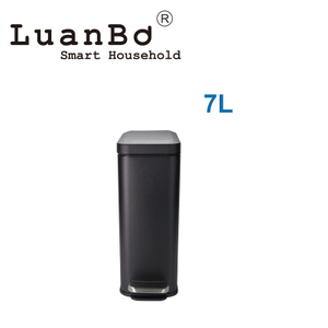 Rechteckiger schwarzer 7-Liter-Mülleimer mit Treteimer im schlanken Design und Soft-Close-Deckel für das Badezimmer