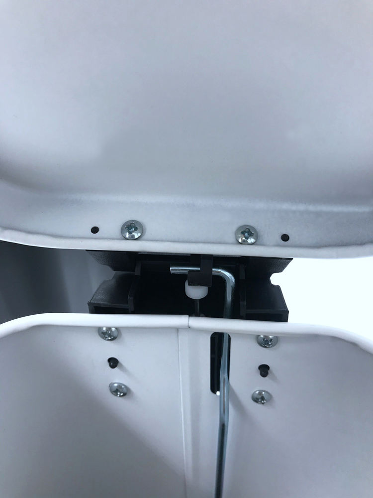 2024 Populäres Modell Schmaler rechteckiger rechteckiger Stil Raum sparen Eisenstaubsaute Pedal Badezimmer Staubbewohner