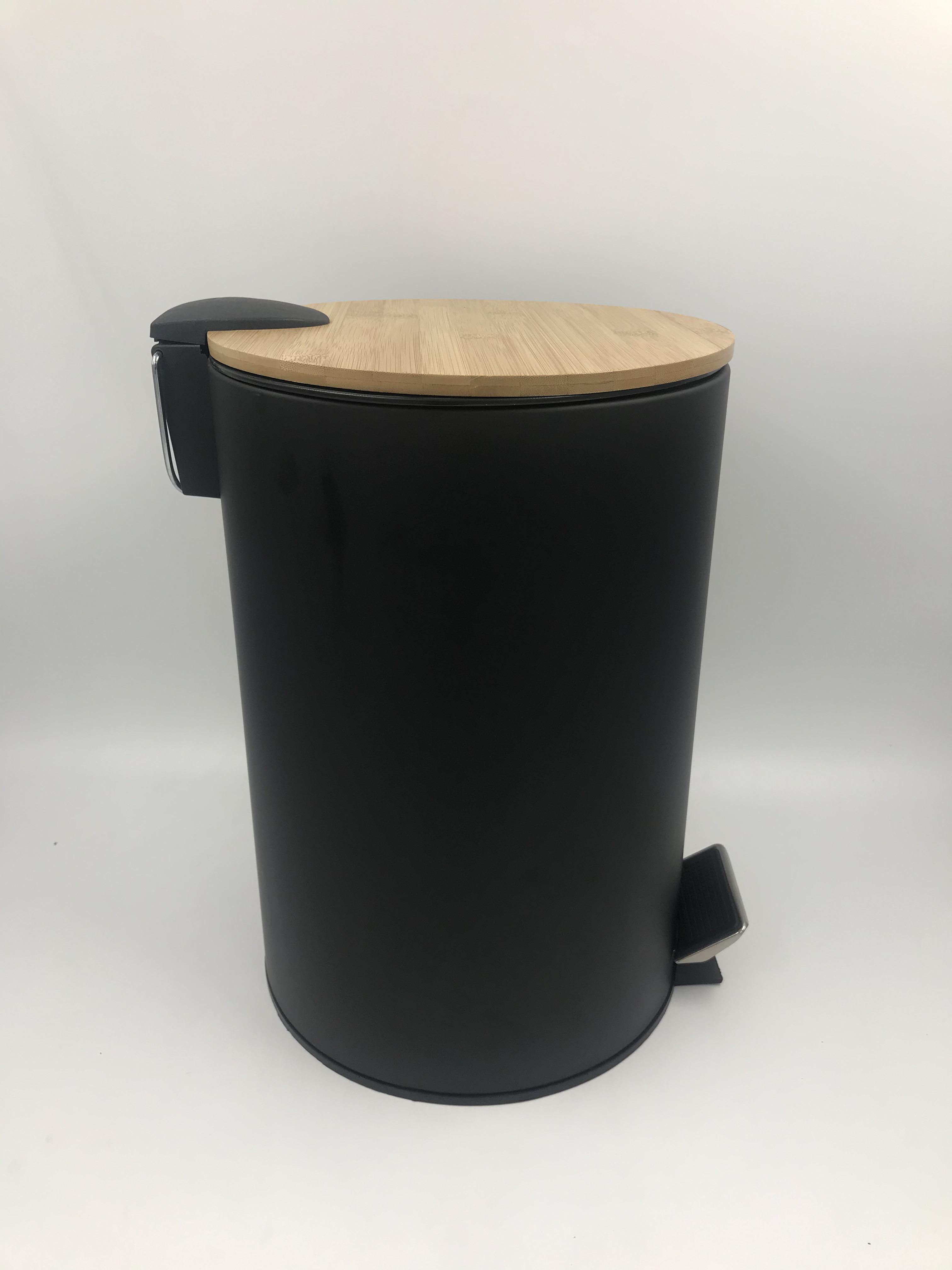 2024 beliebtes Modell Müllbehälter 30 l Pedal Plastikbehälter Badezimmerbehälter mit Pedal Bambusdeckel